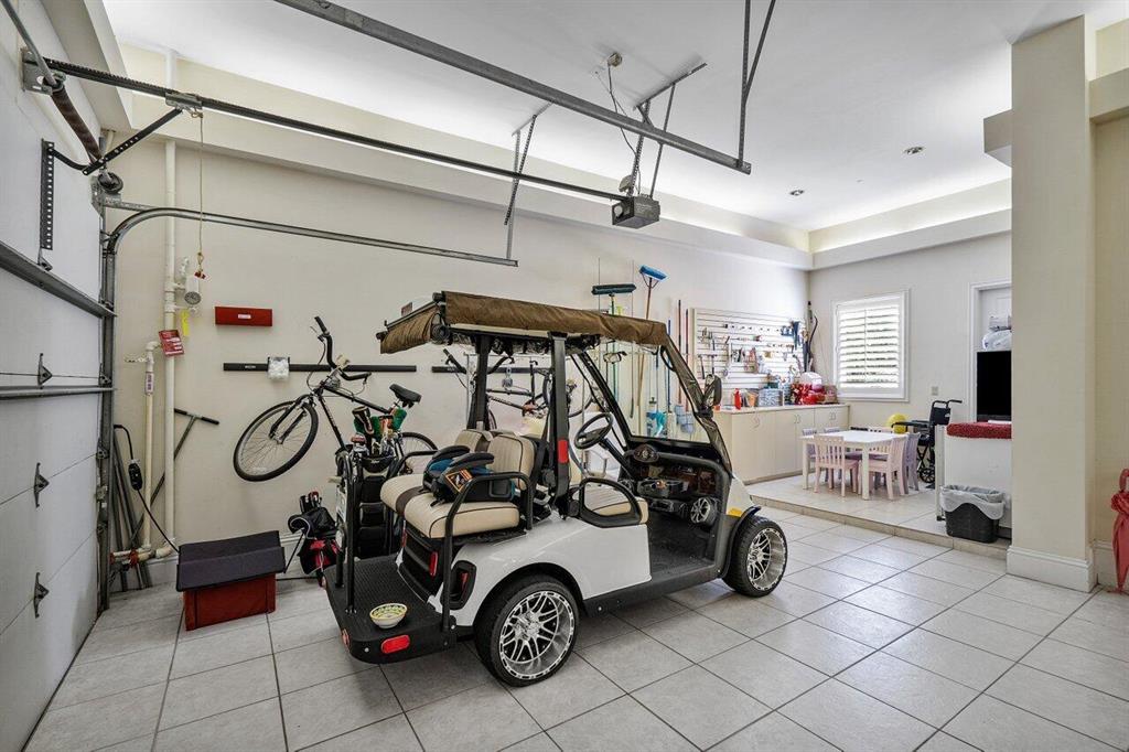 MIZNER LAKE ESTATES - Residential