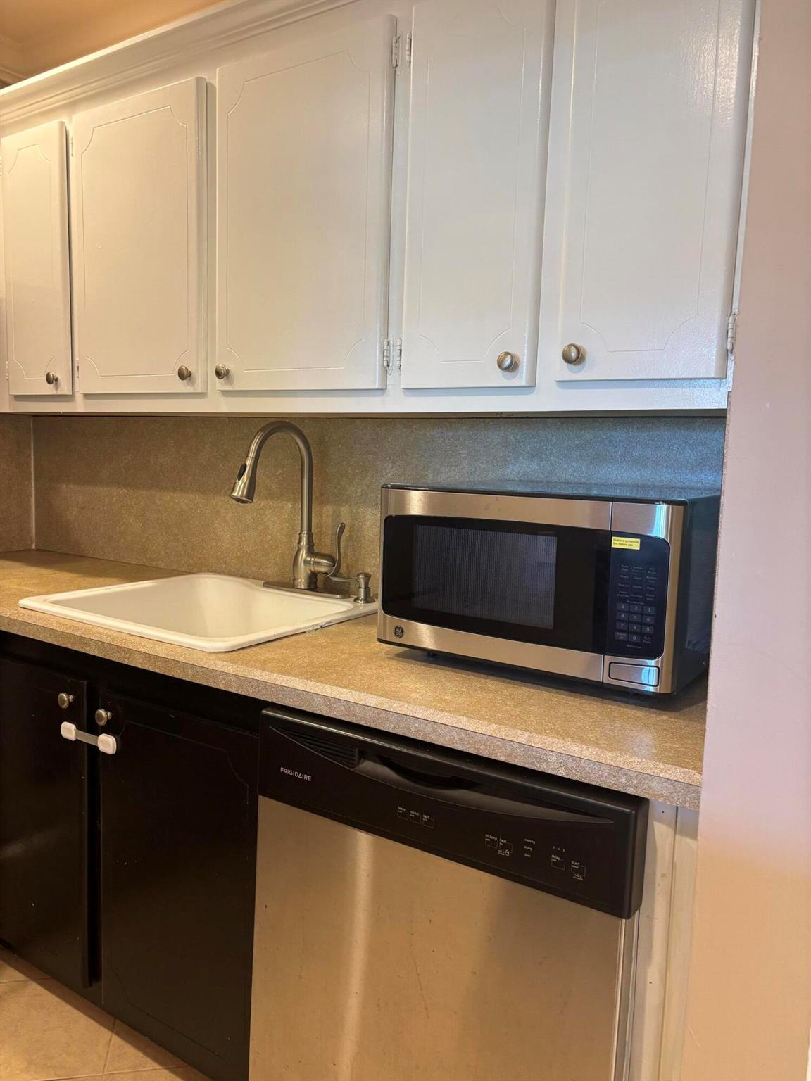 WINDSOR CONDOS - Residential Lease