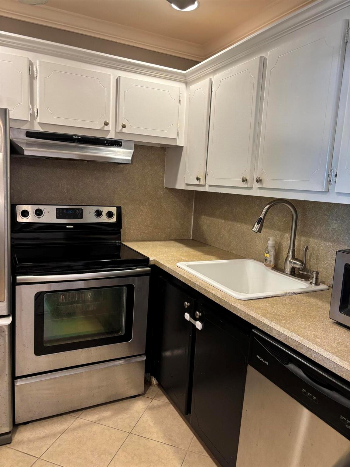 WINDSOR CONDOS - Residential Lease