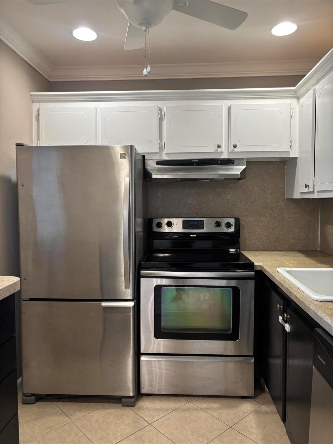 WINDSOR CONDOS - Residential Lease