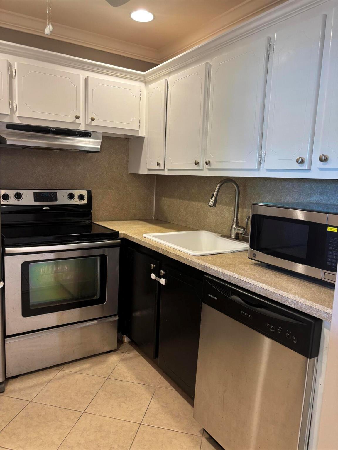 WINDSOR CONDOS - Residential Lease