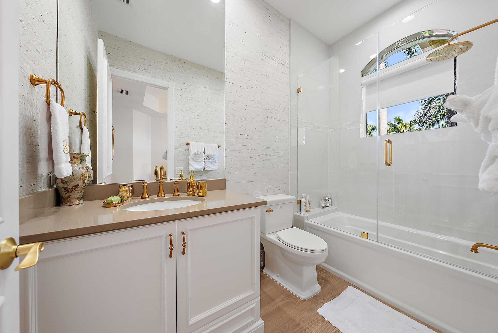 IBIS GOLF AND COUNTRY CLU - Residential Lease