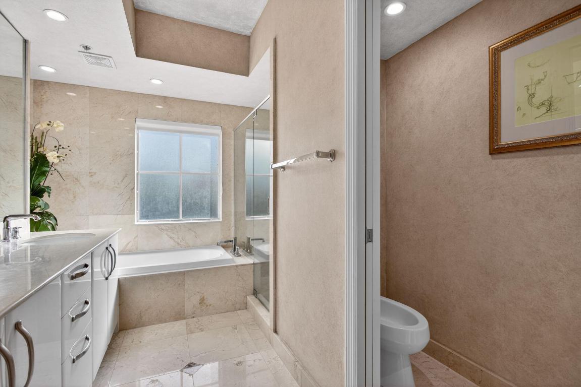 OCEAN PLAZA ON DEERFIELD BEACH - Residential