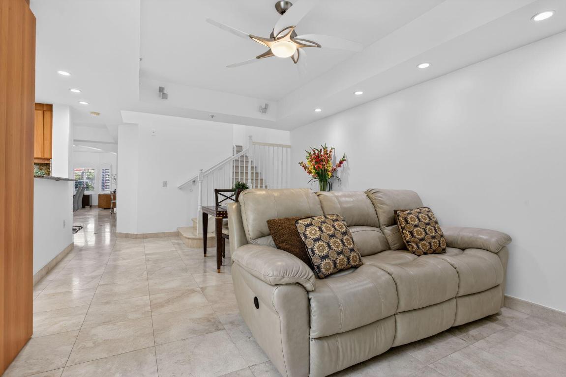 OCEAN PLAZA ON DEERFIELD BEACH - Residential