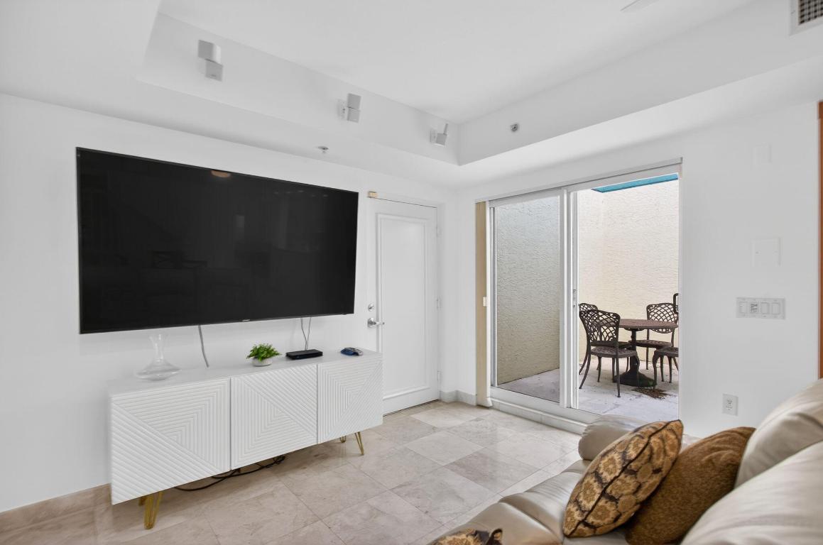 OCEAN PLAZA ON DEERFIELD BEACH - Residential