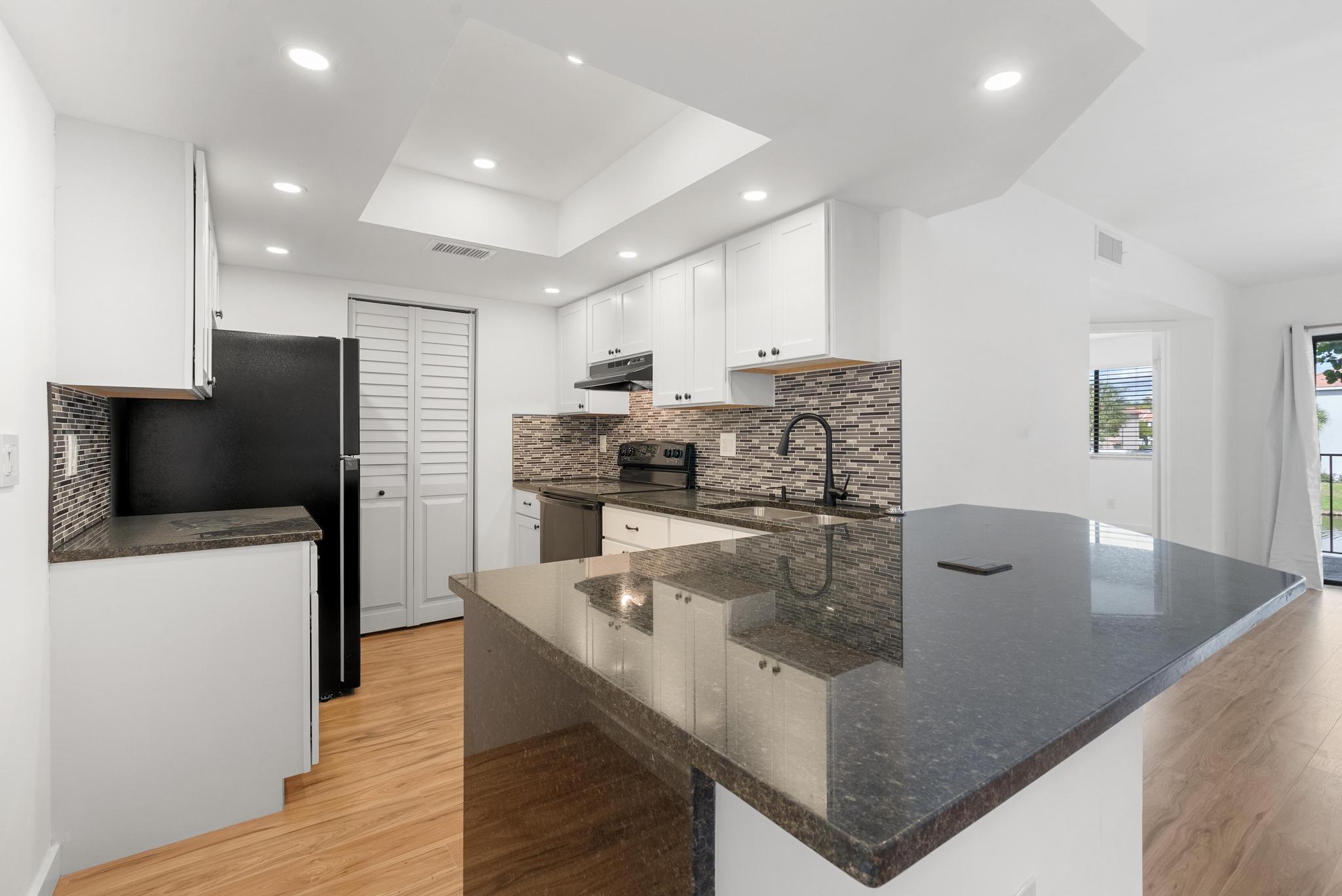 VISCONTI CONDO - Residential