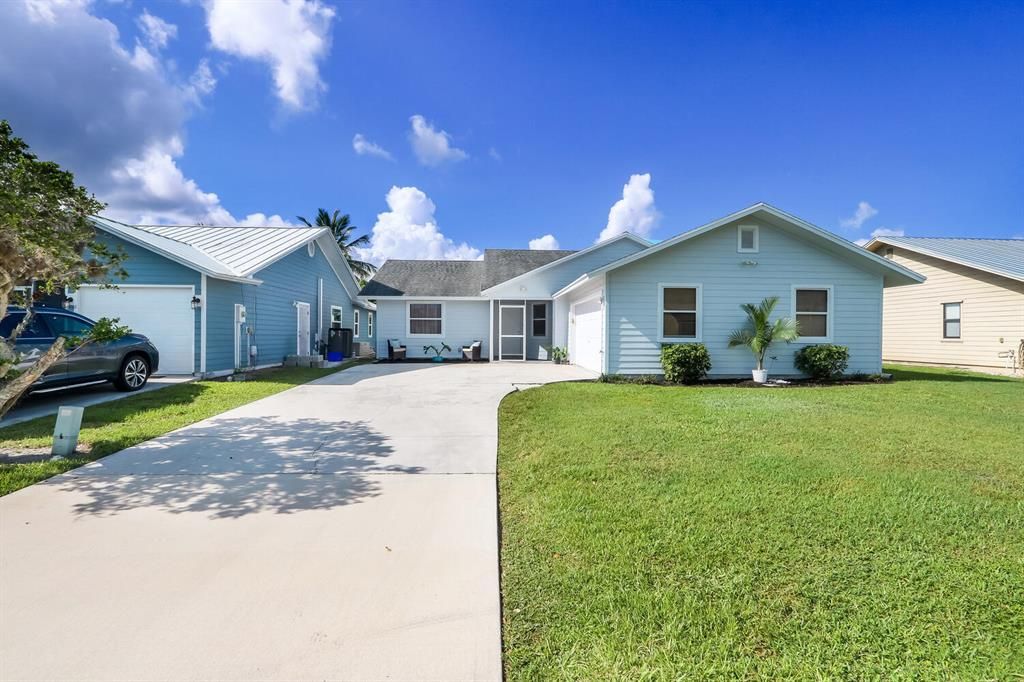 Photo of 4120 SE Jacaranda Street, Stuart, FL 34997 (MLS # R10732621)