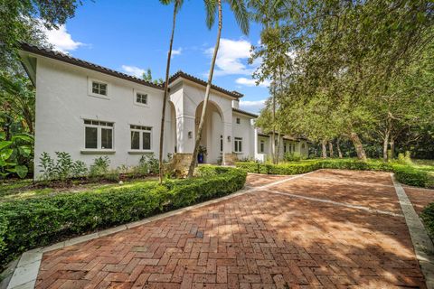 A home in Pinecrest