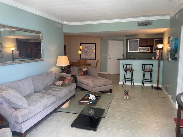 SLADE CONDO - Residential