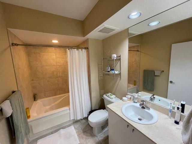 SLADE CONDO - Residential