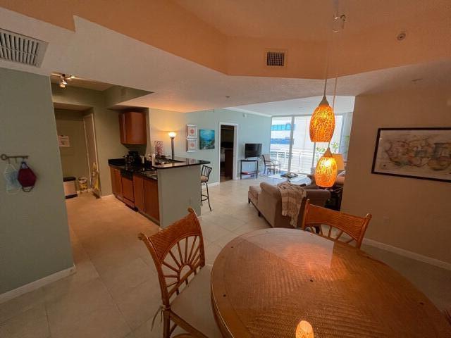 SLADE CONDO - Residential