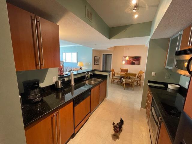 SLADE CONDO - Residential