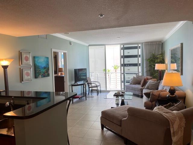 SLADE CONDO - Residential