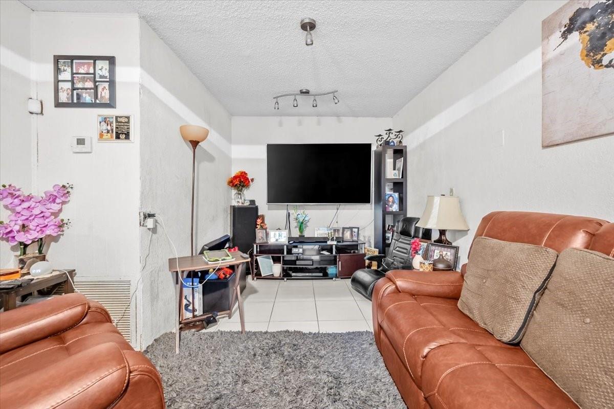 Lauderdale Lakes East Gat - Residential