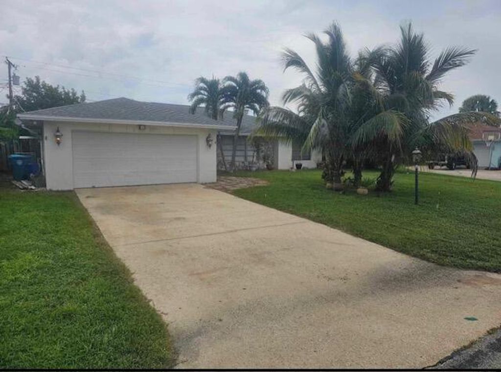 Photo of 1321 SW 28th Avenue, Boynton Beach, FL 33426 (MLS # R10924135)