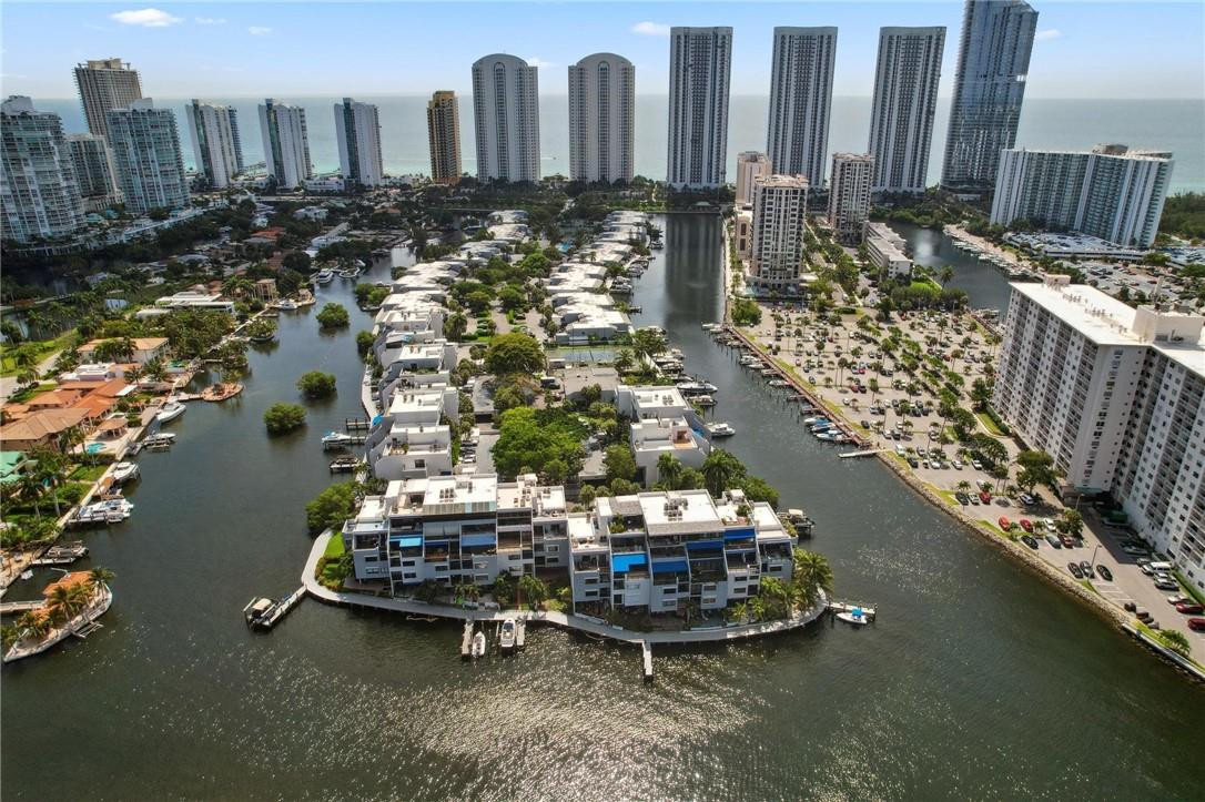 POINCIANA ISLAND - Residential