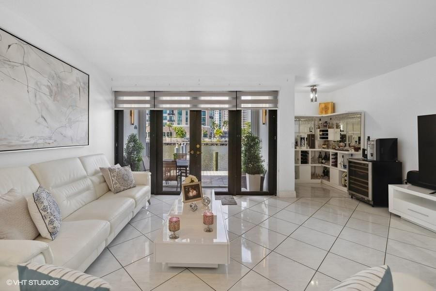 POINCIANA ISLAND - Residential