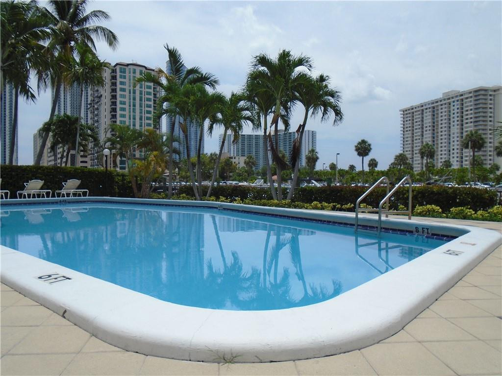 POINCIANA ISLAND - Residential