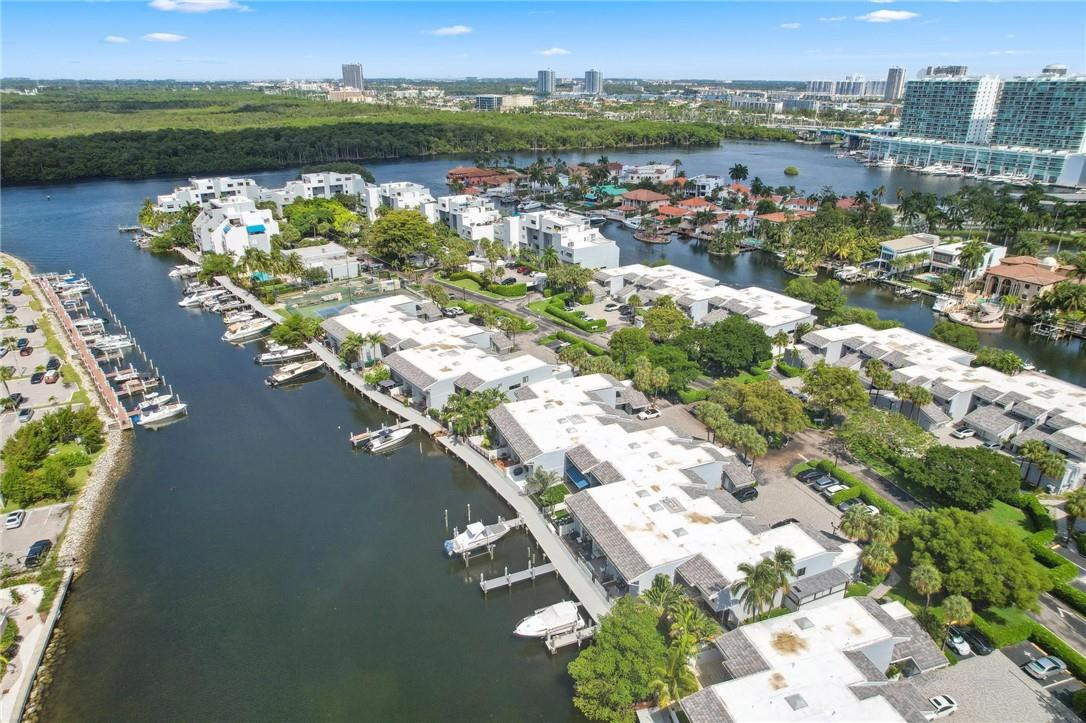 POINCIANA ISLAND - Residential