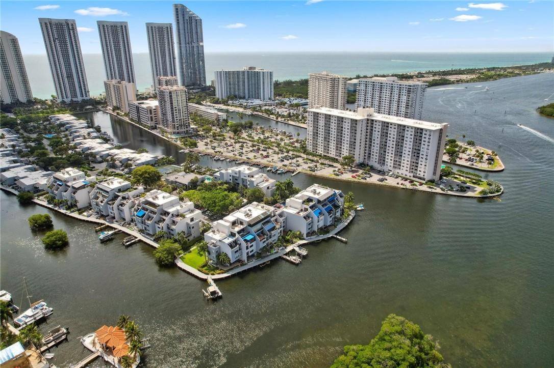 POINCIANA ISLAND - Residential