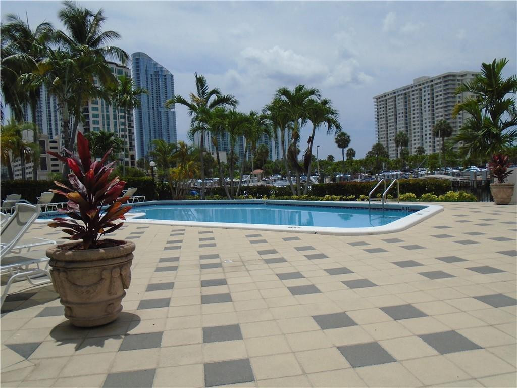 POINCIANA ISLAND - Residential