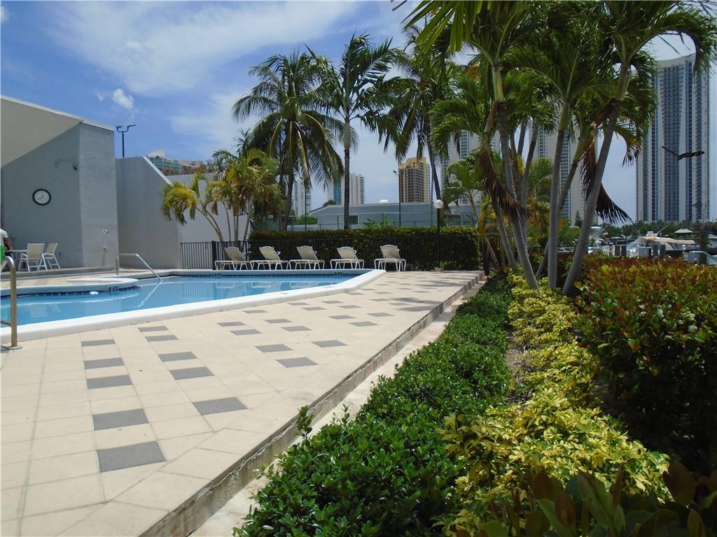 POINCIANA ISLAND - Residential