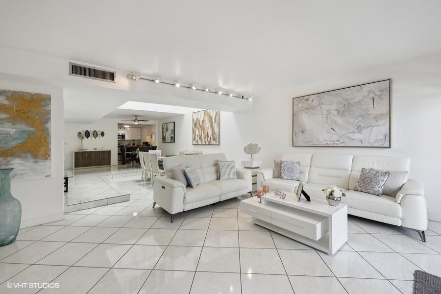 POINCIANA ISLAND - Residential