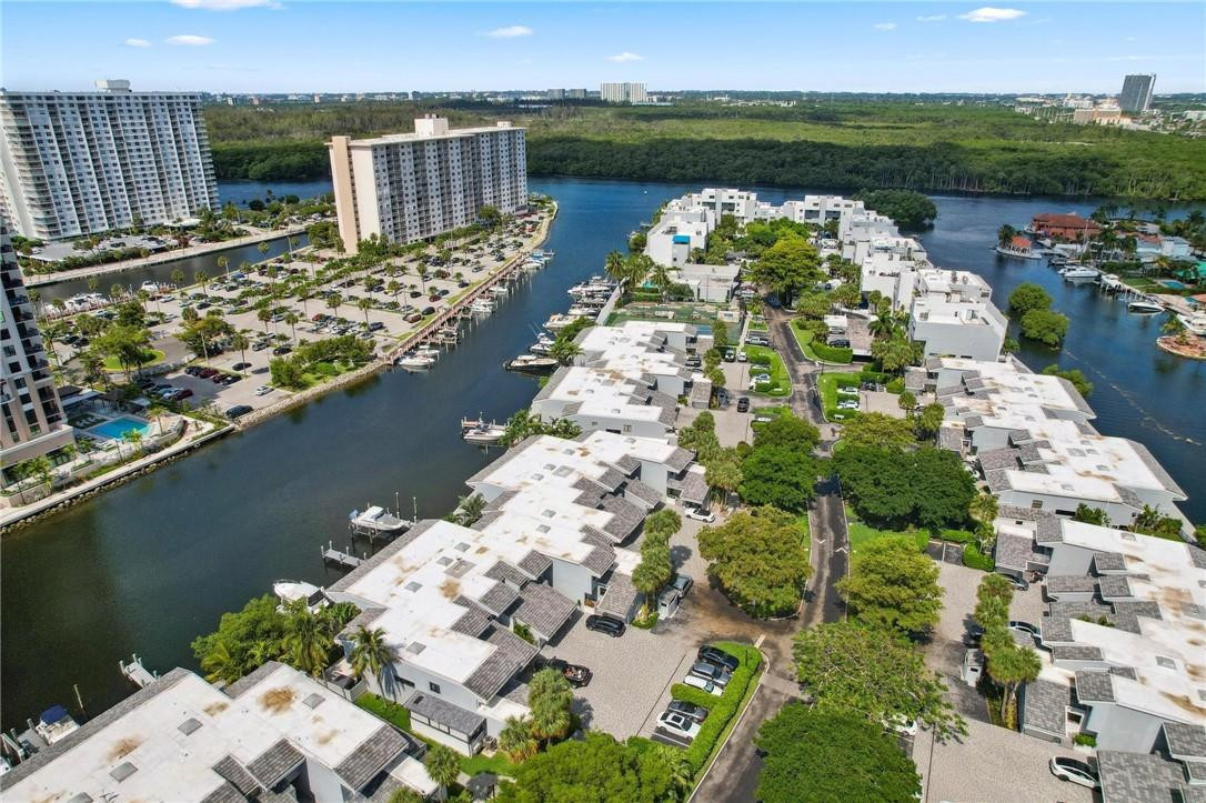 POINCIANA ISLAND - Residential