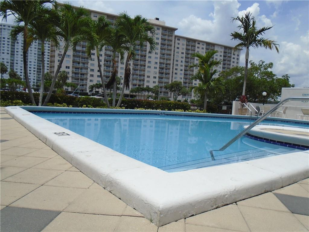 POINCIANA ISLAND - Residential