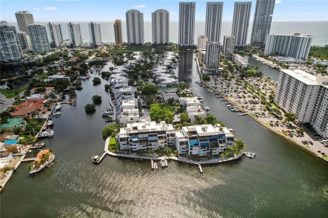 POINCIANA ISLAND - Residential