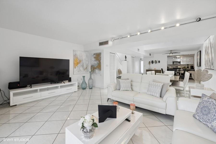 POINCIANA ISLAND - Residential