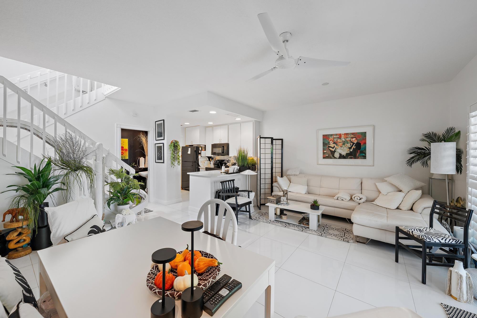 79 TALL OAKS Circle