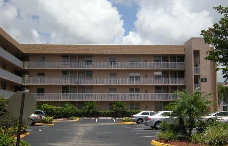55+ COMMUNITY  IN THE SOUGHT AFTER SUNRISE LAKES PHASE IV, 2/2, LIDO MODEL ON THE TOP FLOOR!  LOOK NO FURTHER, BRING YOUR BUYER LOOKING FOR GREAT VALUE.  GARDEN AND WATER VIEWS FROM THE EXTENDED FLORIDA ROOM ON THE GOLF COURSE, PICTURESQUE VIEWS AND HURRICANE SHUTTERS.  TILE AND LAMINATE FLOORING, NICE KITCHEN WITH STAINLESS STEEL APPLIANCES.  ONE OF THE FEW MODELS WITH A SEPERATE LAUNDRY ROOM.  JUST LISTED!  WON'T LAST.  MAIN CLUBHOUSE INCLUDES; SAUNAS, BBQ, PICNIC AREAS, BILLIARDS, THEATER, CABANAS, COURTESY BUSSES TO STORES AND SAWGRASS MILLS MALL, INDOOR AND OUTDOOR POOLS AND FITNESS ROOM.