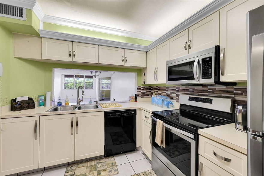 55+ COMMUNITY  IN THE SOUGHT AFTER SUNRISE LAKES PHASE IV, 2/2, LIDO MODEL ON THE TOP FLOOR!  LOOK NO FURTHER, BRING YOUR BUYER LOOKING FOR GREAT VALUE.  GARDEN AND WATER VIEWS FROM THE EXTENDED FLORIDA ROOM ON THE GOLF COURSE, PICTURESQUE VIEWS AND HURRICANE SHUTTERS.  TILE AND LAMINATE FLOORING, NICE KITCHEN WITH STAINLESS STEEL APPLIANCES.  ONE OF THE FEW MODELS WITH A SEPERATE LAUNDRY ROOM.  JUST LISTED!  WON'T LAST.  MAIN CLUBHOUSE INCLUDES; SAUNAS, BBQ, PICNIC AREAS, BILLIARDS, THEATER, CABANAS, COURTESY BUSSES TO STORES AND SAWGRASS MILLS MALL, INDOOR AND OUTDOOR POOLS AND FITNESS ROOM.