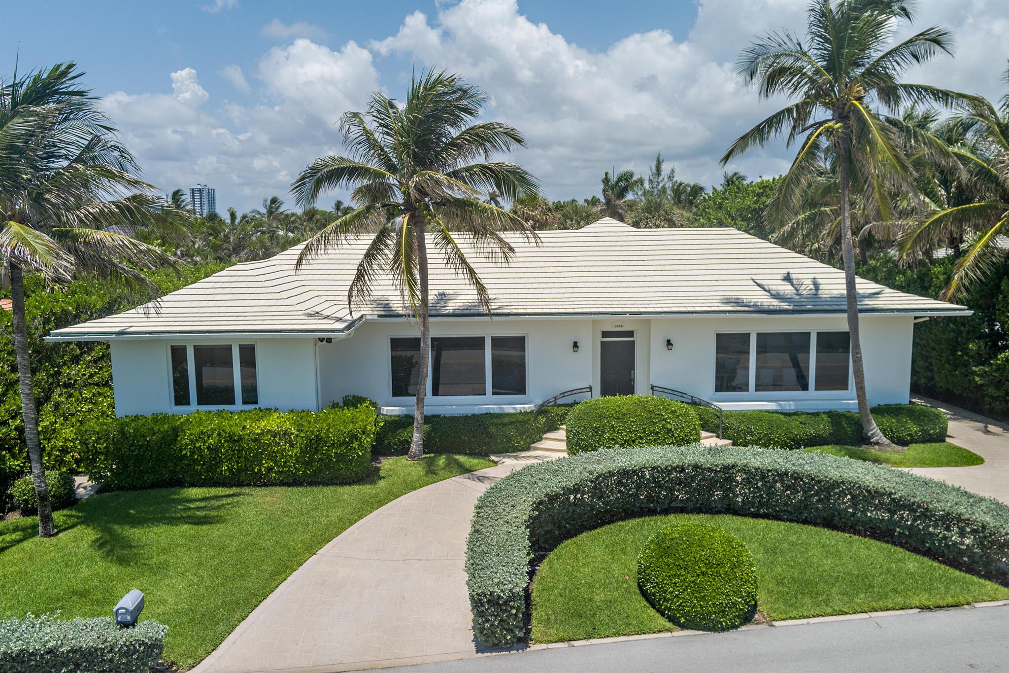 ESPLANADE ESTATES - Residential Lease