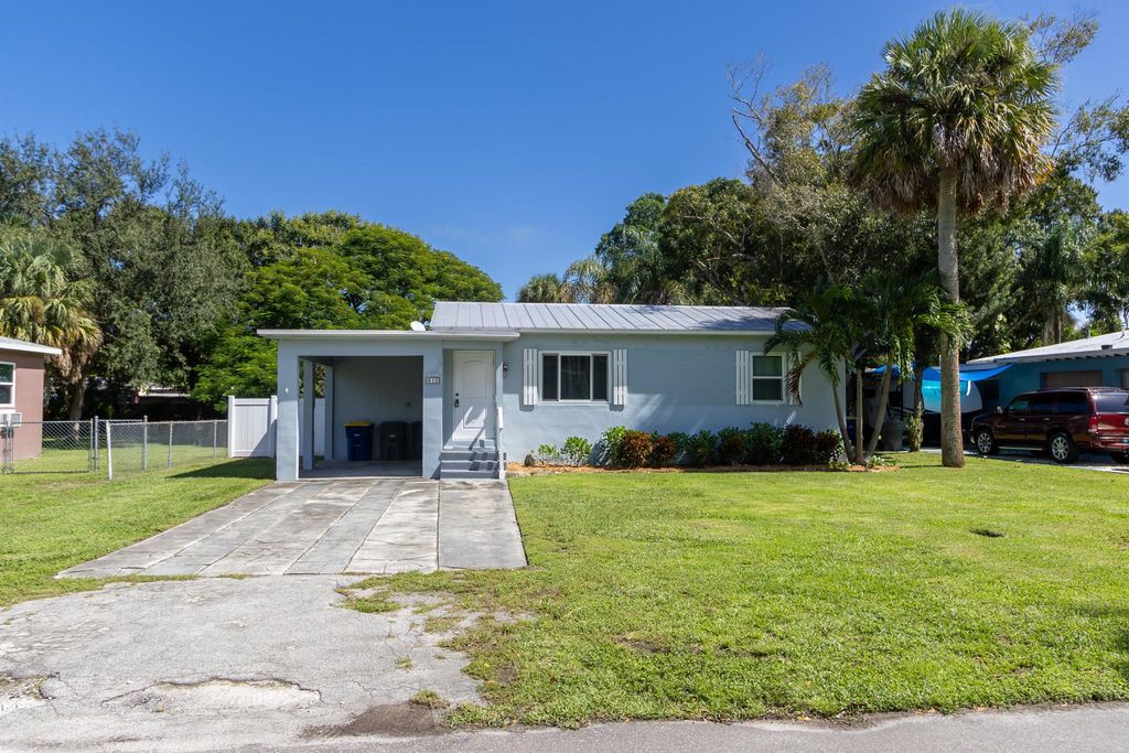 Photo of 810 Texas Court, Fort Pierce, FL 34950 (MLS # R11131648)