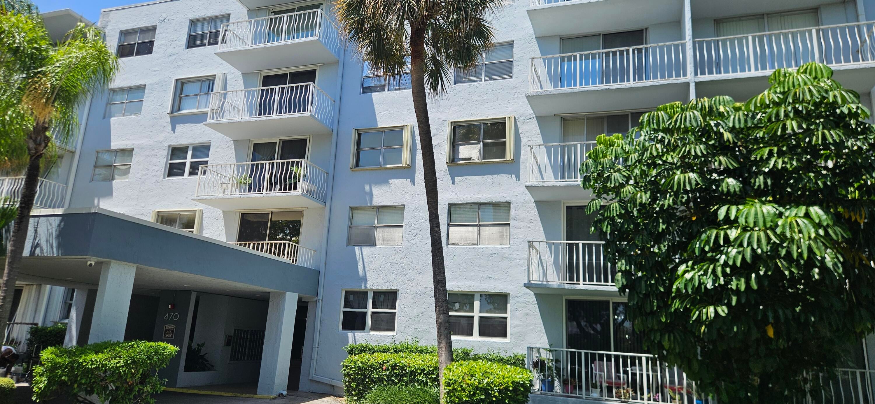 470 Executive Center Drive 3b