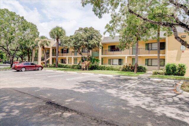 Beautifully maintained 2BR/2BA main-floor condo in gated, Commercial vehicles allowed!!! Community with a pool, fitness center, tennis courts, and clubhouse. Open layout, private patio, spacious bedrooms with en-suites. PrimeBoynton Beach location near shopping, dining, parks & I-95.