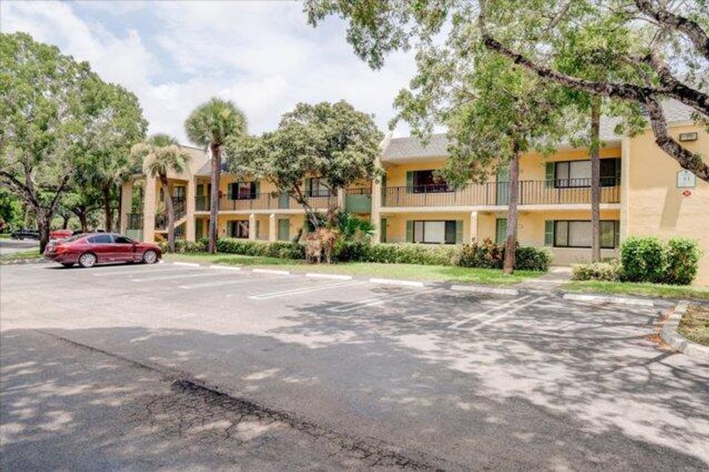Photo of 1104 Meadows Circle #1104, Boynton Beach, FL 33436 (MLS # R11124321)