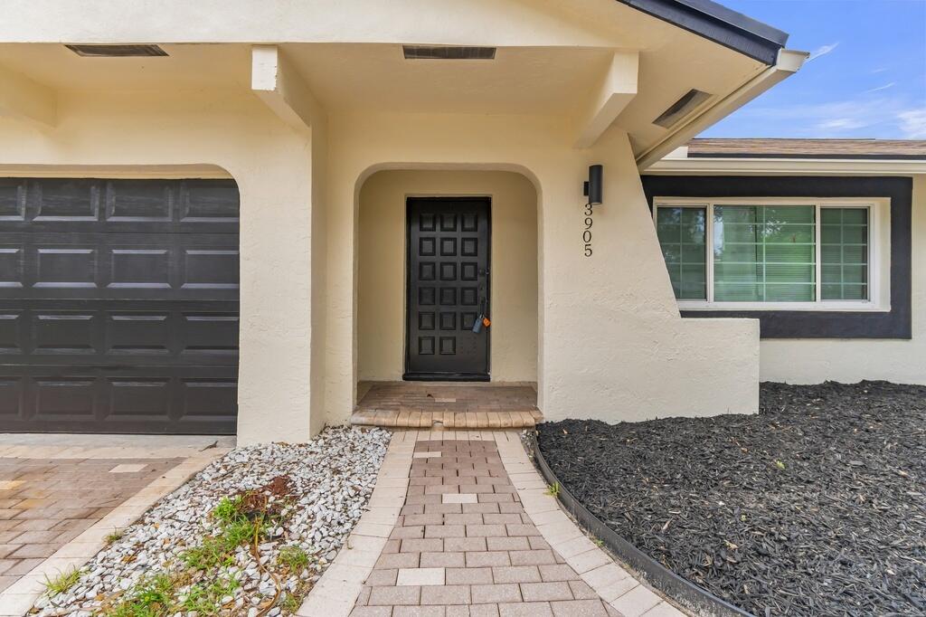 3905 E Woodscape Drive