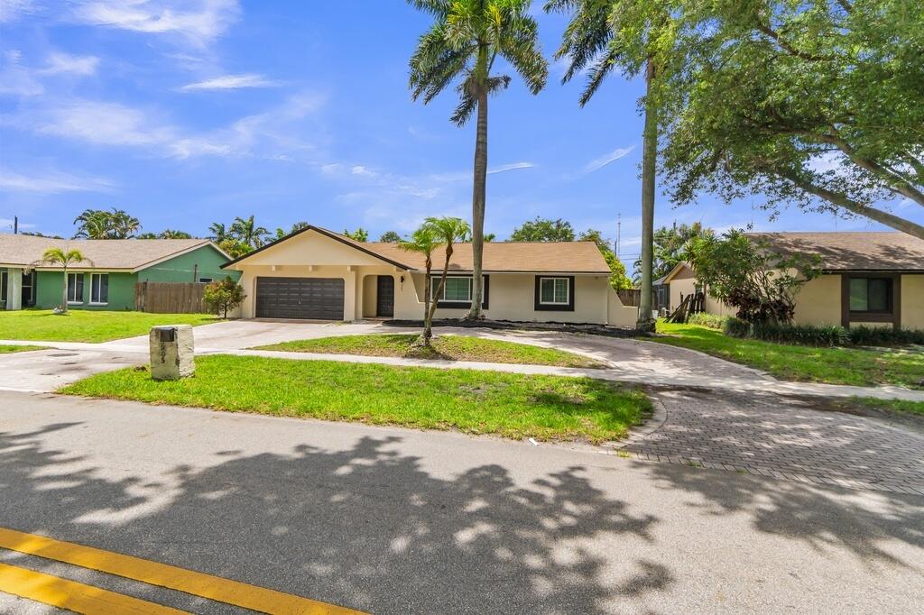 3905 E Woodscape Drive