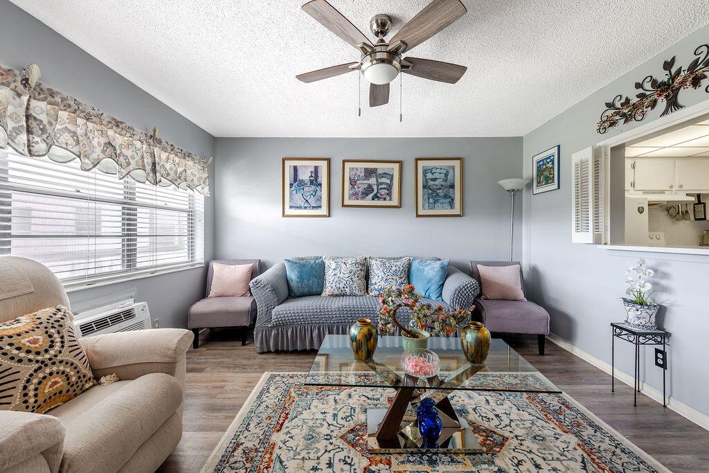 393 Windsor Q