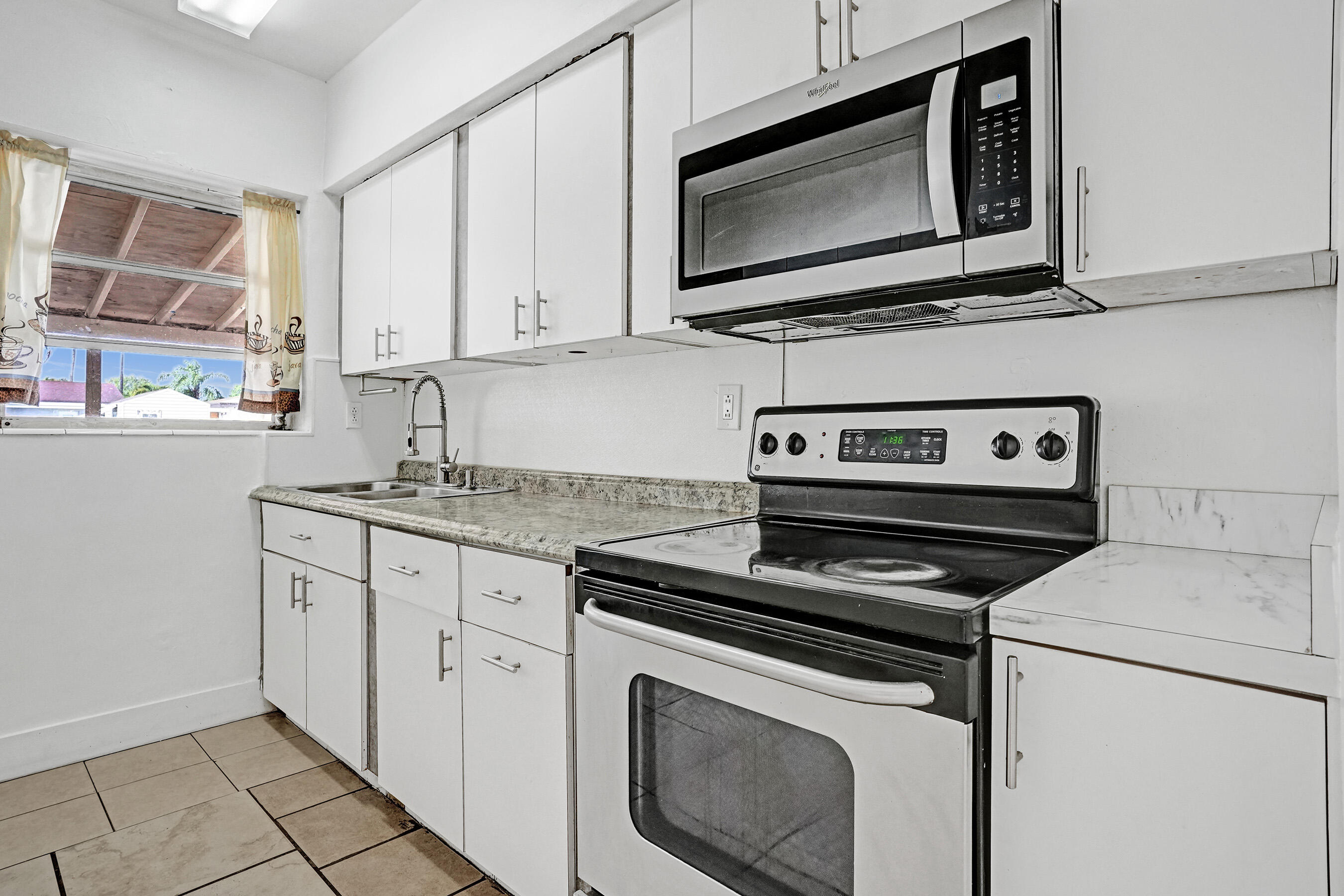 4TH AVENUE EXTENSION - Residential