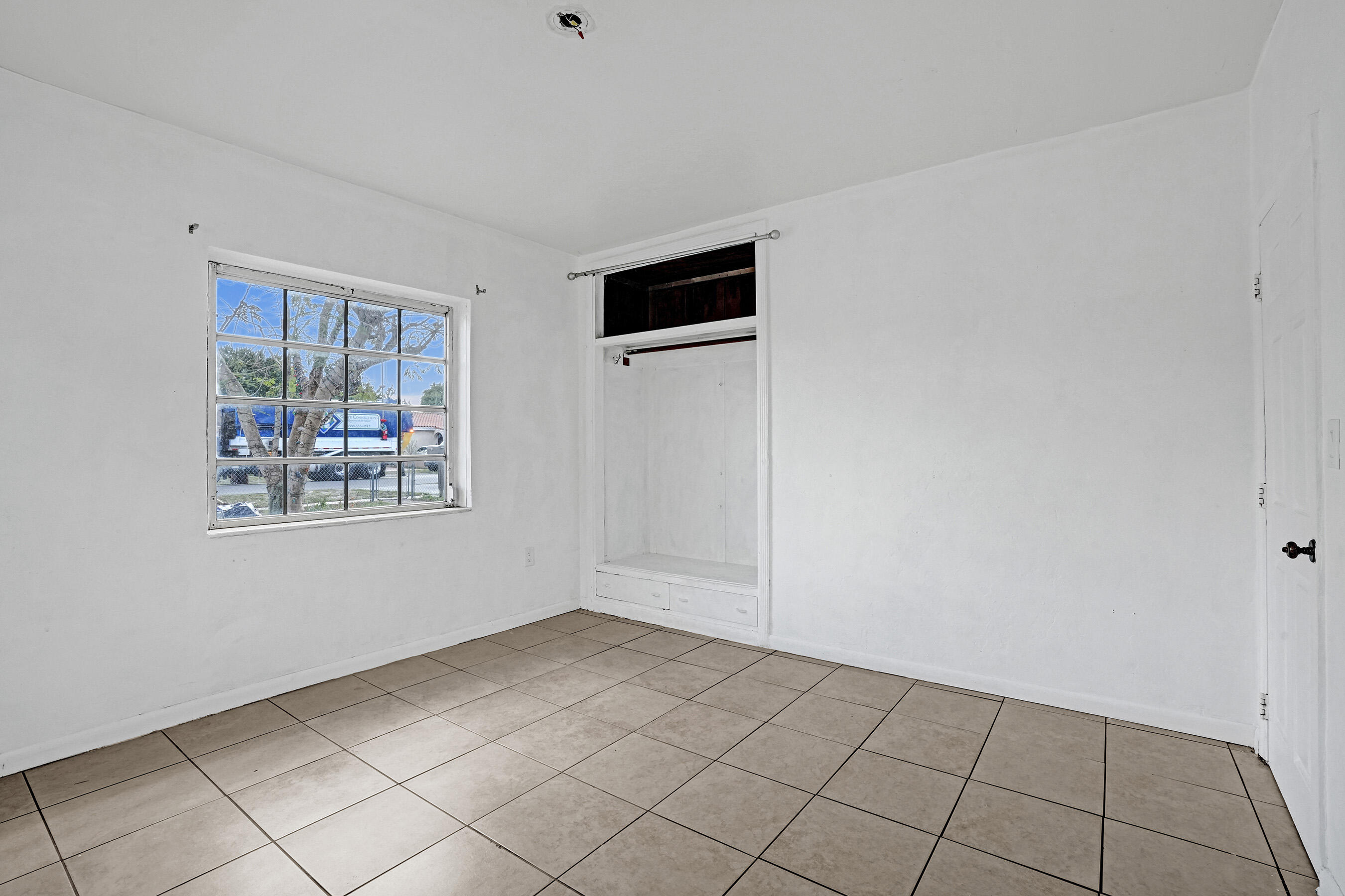 4TH AVENUE EXTENSION - Residential