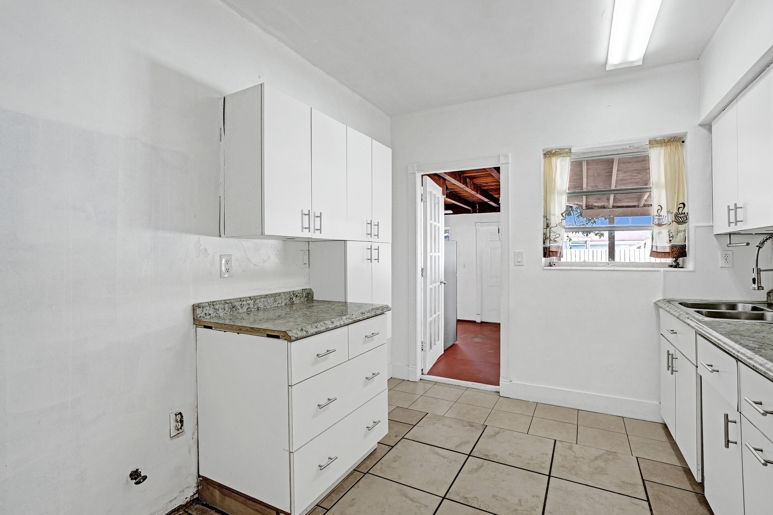 4TH AVENUE EXTENSION - Residential