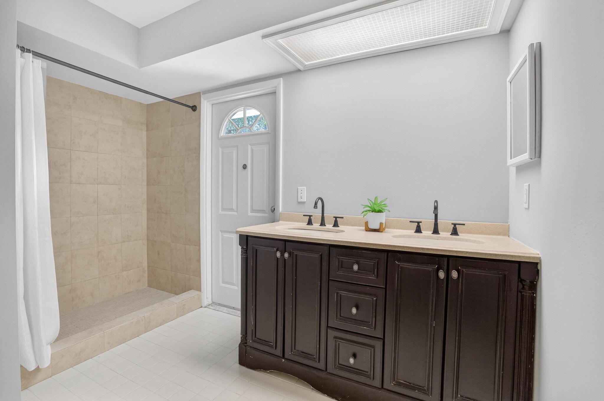 TEQUESTA PINES - Residential