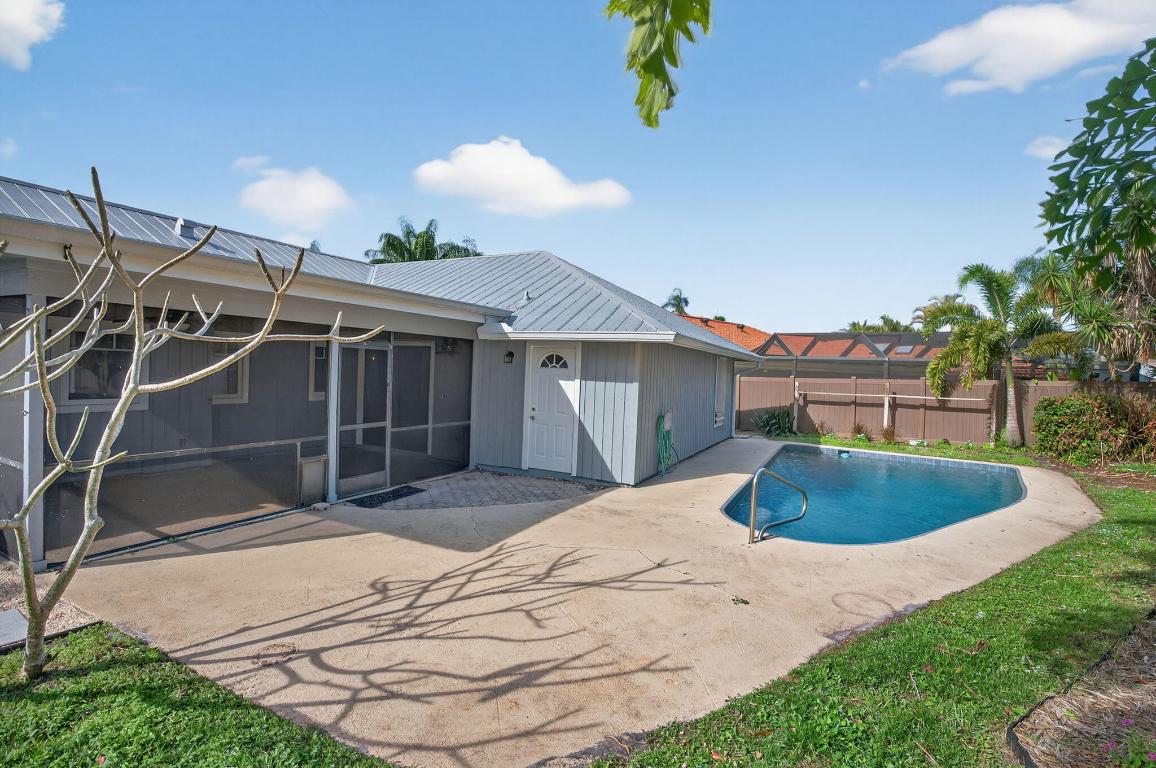 TEQUESTA PINES - Residential