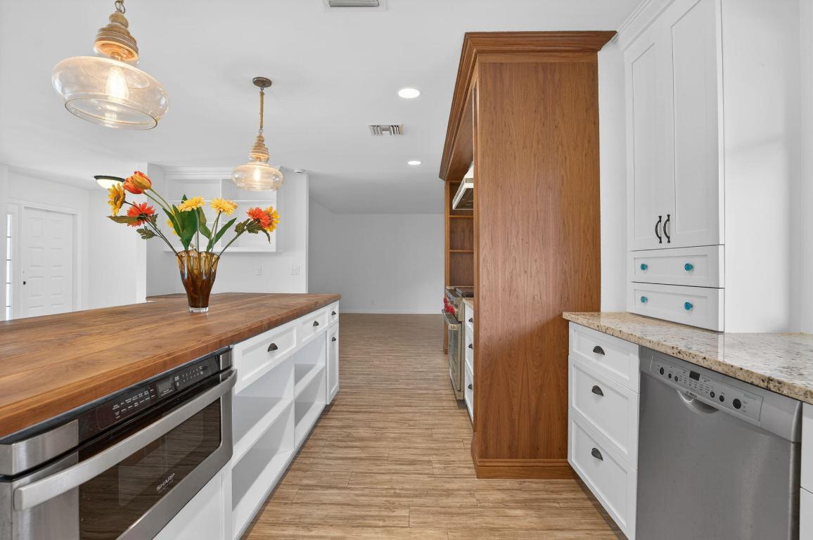 TEQUESTA PINES - Residential