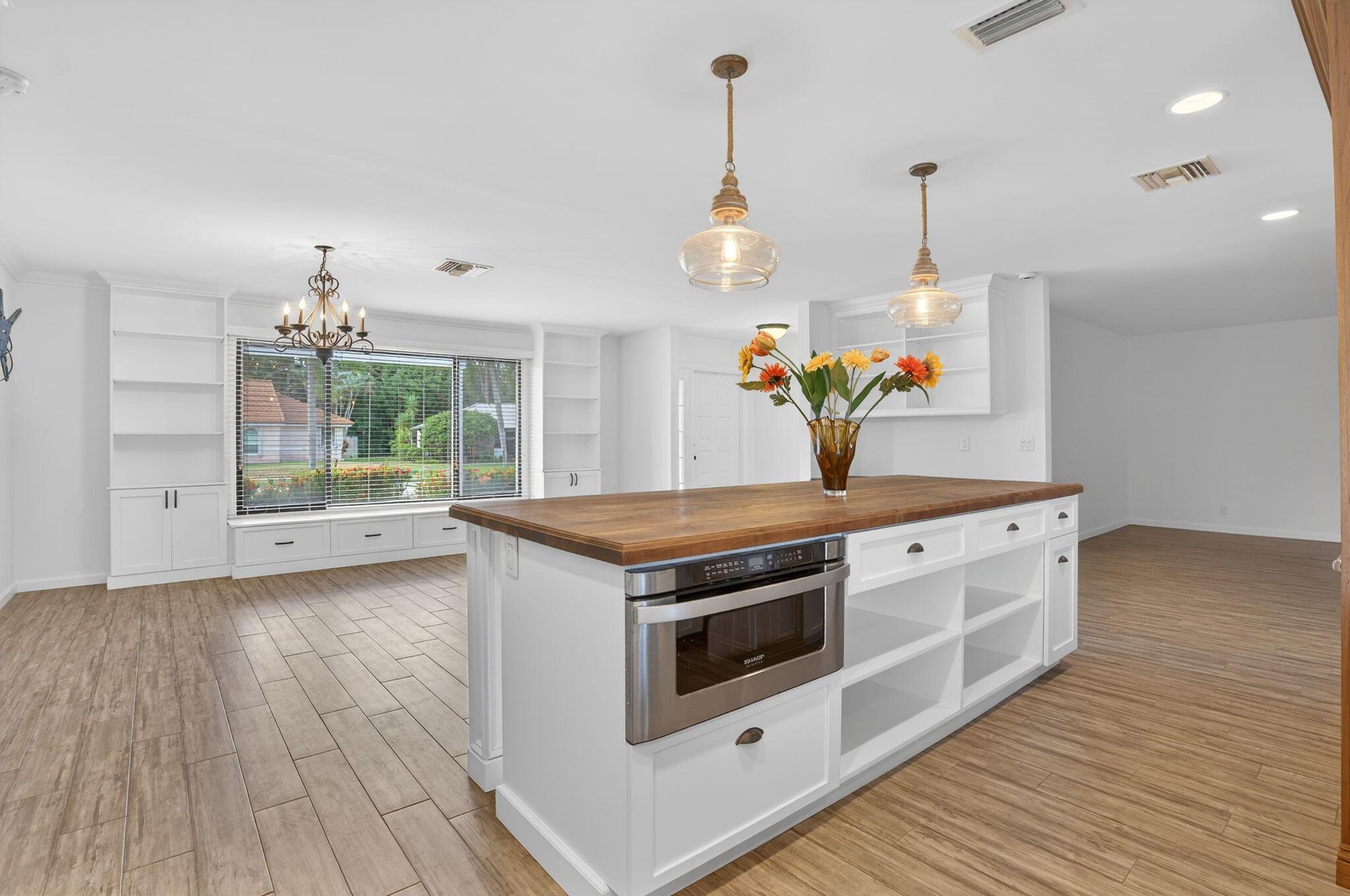 TEQUESTA PINES - Residential