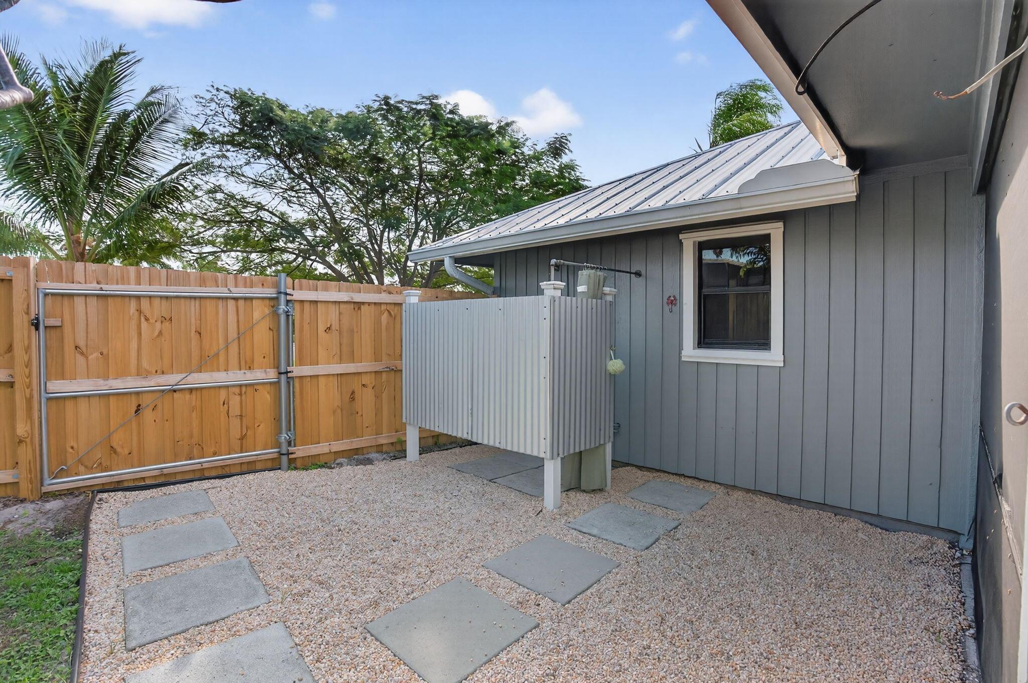 TEQUESTA PINES - Residential